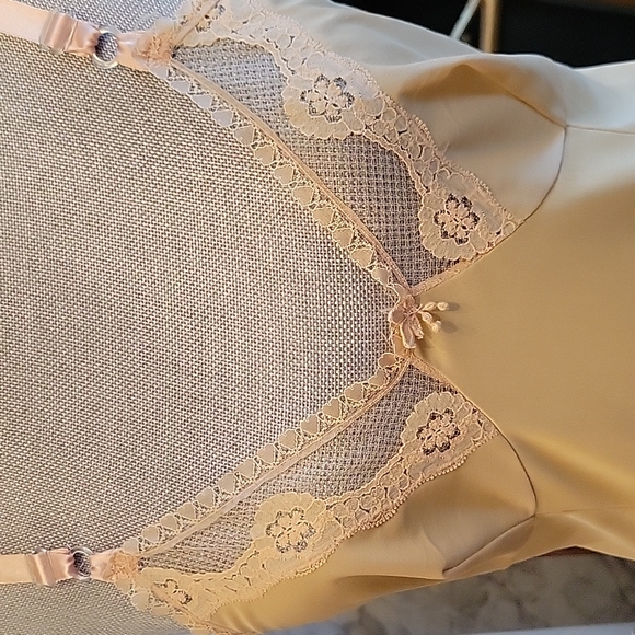 Vintage JulieAnne  Slip - Picture 3 of 13